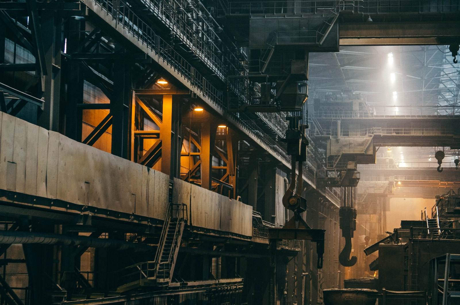 Industriile rezistente la automatizare: unde să îți construiești cariera